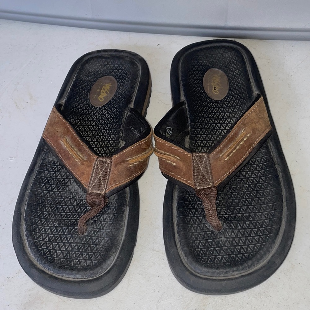 Men’s Sz 9, Mossimo FlipFlops, Brown leather straps w/ tan stitching, comfy sole